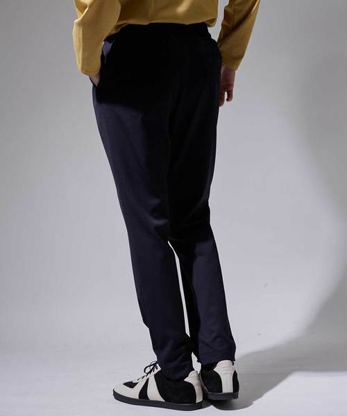 UNITED TOKYO（ユナイテッドトウキョウ）の「OUTLAST2タックリラックスパンツ（スラックス・メンズ・ダークグレー/ブラック/ネイビー/キャメル・2/3/1）」の16枚目の写真