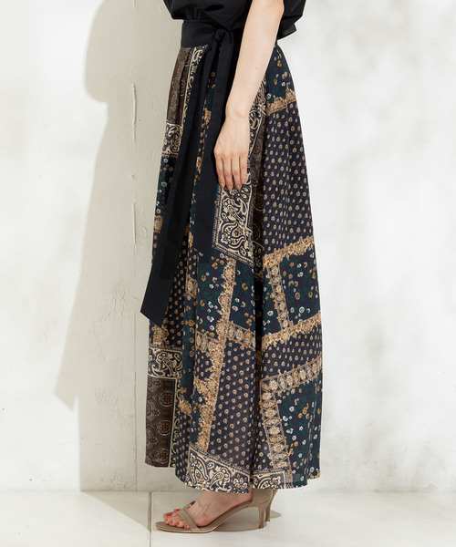 un dix cors(アンディコール)の「プリントラップスカート(スカート・レディース・ブラウン/ネイビー・FREE)」の9枚目の写真