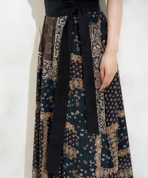 un dix cors(アンディコール)の「プリントラップスカート(スカート・レディース・ブラウン/ネイビー・FREE)」の4枚目の写真