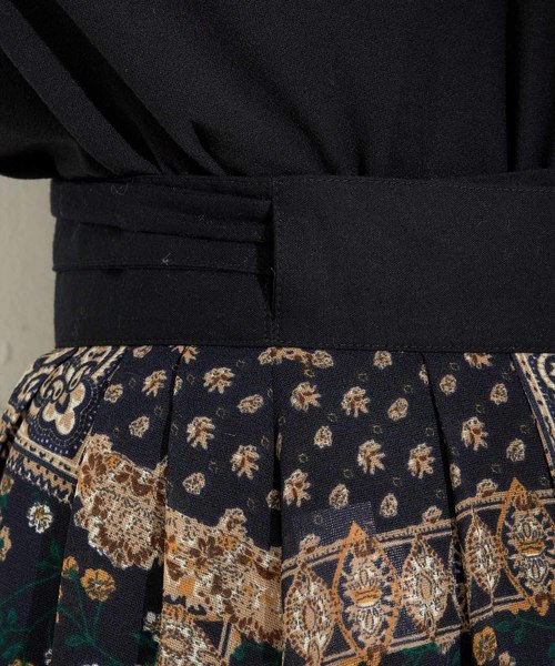 un dix cors(アンディコール)の「プリントラップスカート(スカート・レディース・ブラウン/ネイビー・FREE)」の5枚目の写真