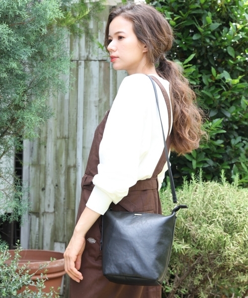 niko and...（ニコアンド）の「オリジナルロゴトリオショルダーバッグ（ショルダーバッグ・レディース・ブラック/レッド・FREE）」の2枚目の写真