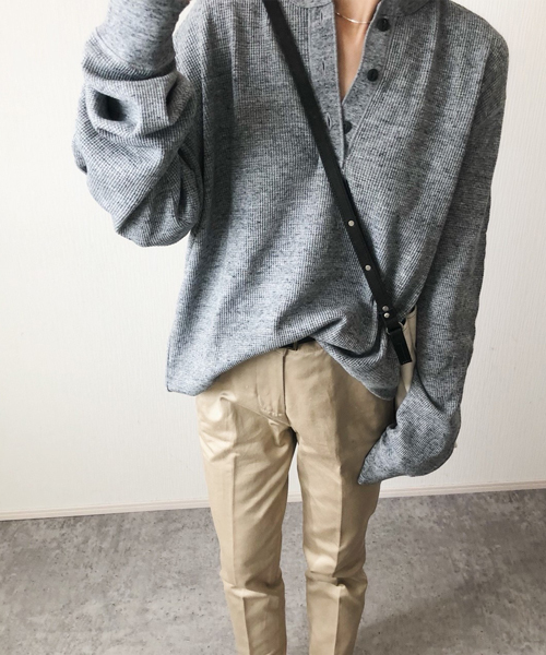 STUDIOUS（ステュディオス）の「【STUDIOUS】【WEARISTA mayumi コラボ】スリットテーパードチノパンツ（チノパンツ・レディース・ブラック/ベージュ・0/1/2）」の7枚目の写真