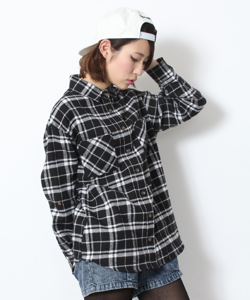 WEGO(ウィゴー)の「WEGO/チェックネルBIGシャツ(シャツ/ブラウス・レディース・ブラック/グリーン/ネイビー/イエロー/レッド/ブラウン・MEDIUM)」の2枚目の写真