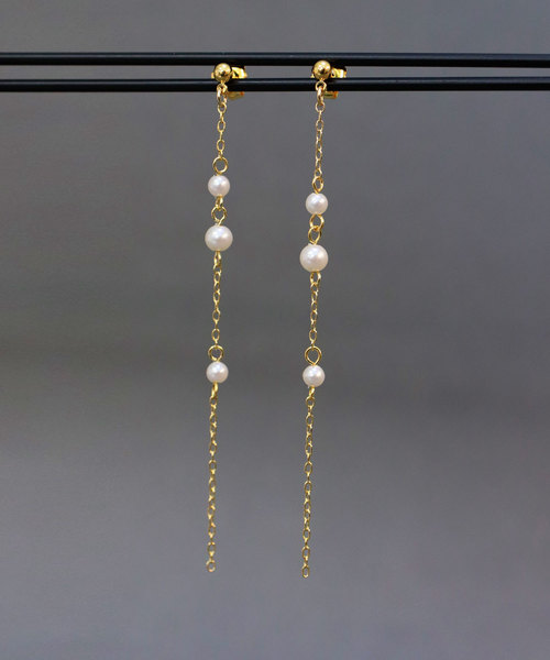 lily of the valley（リリーオブザバレイ）の「【ステンレスポスト】　パール×ドレープチェーンピアス（ピアス（両耳用）・レディース・ゴールド・FREE）」の4枚目の写真