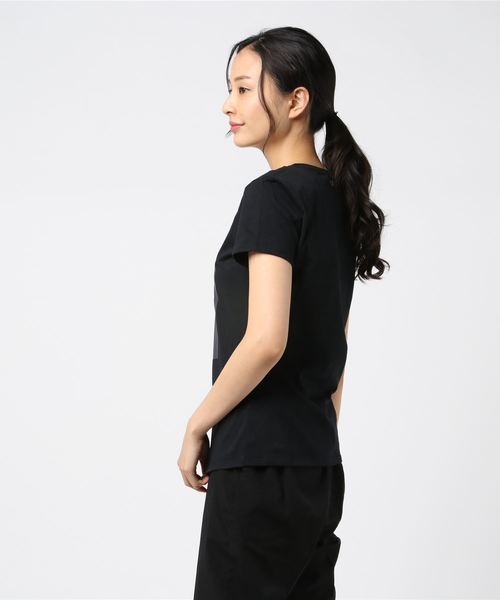 Calvin Klein(カルバン・クライン)の「ビルボード ロゴ T シャツ(Tシャツ/カットソー・レディース・ホワイト/ブラック/その他/ブラック×ホワイト/ベビーピンク/ネイビー・S/M/L/XS)」の13枚目の写真