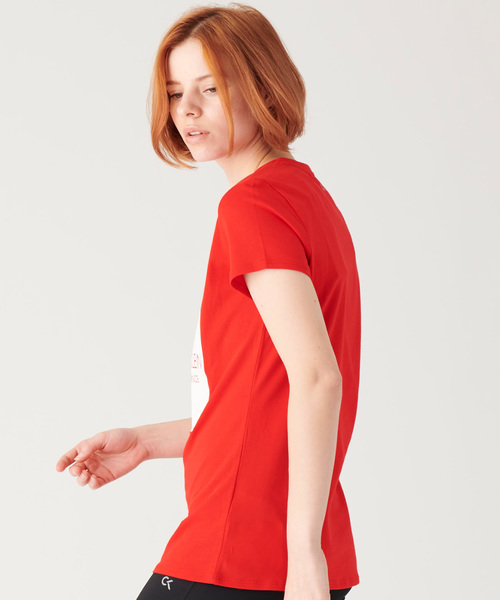 Calvin Klein(カルバン・クライン)の「ビルボード ロゴ T シャツ(Tシャツ/カットソー・レディース・ホワイト/ブラック/その他/ブラック×ホワイト/ベビーピンク/ネイビー・S/M/L/XS)」の7枚目の写真