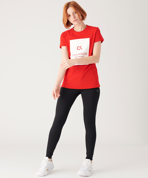 Calvin Klein(カルバン・クライン)の「ビルボード ロゴ T シャツ(Tシャツ/カットソー・レディース・ホワイト/ブラック/その他/ブラック×ホワイト/ベビーピンク/ネイビー・S/M/L/XS)」の9枚目の写真