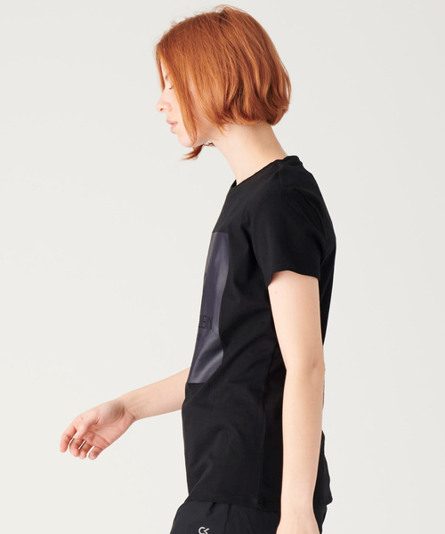 Calvin Klein(カルバン・クライン)の「ビルボード ロゴ T シャツ(Tシャツ/カットソー・レディース・ホワイト/ブラック/その他/ブラック×ホワイト/ベビーピンク/ネイビー・S/M/L/XS)」の11枚目の写真