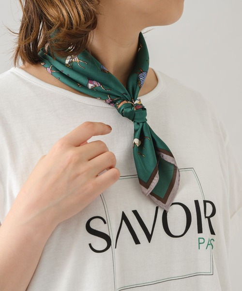 KATHARINE ROSS（キャサリンロス）の「【KATHARINE ROSS】ミニホース柄/馬車柄ミニスカーフ WEB限定（バンダナ/スカーフ・レディース・ダークグリーン/アイボリー/ライトブルー/ネイビー/レッド/ブルー/グリーン/ブルー系1/ベージュ/ブラック/グリーン系1・MEDIUM）」の6枚目の写真