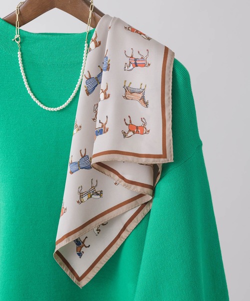 KATHARINE ROSS（キャサリンロス）の「【KATHARINE ROSS】ミニホース柄/馬車柄ミニスカーフ WEB限定（バンダナ/スカーフ・レディース・ダークグリーン/アイボリー/ライトブルー/ネイビー/レッド/ブルー/グリーン/ブルー系1/ベージュ/ブラック/グリーン系1・MEDIUM）」の2枚目の写真