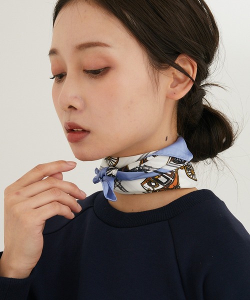 KATHARINE ROSS（キャサリンロス）の「【KATHARINE ROSS】ミニホース柄/馬車柄ミニスカーフ WEB限定（バンダナ/スカーフ・レディース・ダークグリーン/アイボリー/ライトブルー/ネイビー/レッド/ブルー/グリーン/ブルー系1/ベージュ/ブラック/グリーン系1・MEDIUM）」の7枚目の写真