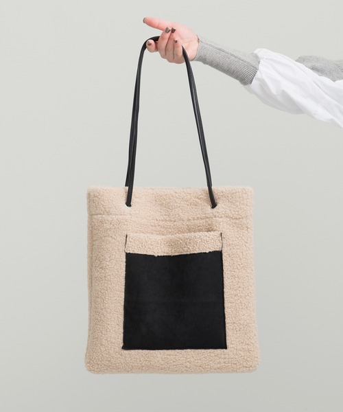 Ambre Neige（アンブルネージュ）の「リバーシブルボアトートバック／【WEB/EC限定商品】（トートバッグ・レディース・ブラック/オレンジ/アイボリー・FREE）」の2枚目の写真