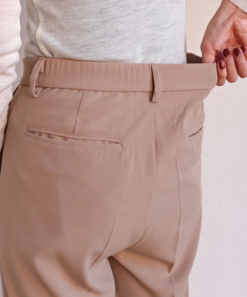 andme(アンドミー)の「とろみ素材タックワイドパンツ(スラックス・レディース・ブラック/ブラウン/ピンク/イエロー/グリーン/ダークベージュ/ダークグリーン/ネイビー/テラコッタ/アイボリー/レッド/ケリーグリーン/ローズ・M/L)」の16枚目の写真