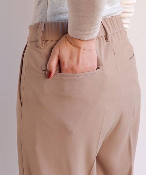 andme(アンドミー)の「とろみ素材タックワイドパンツ(スラックス・レディース・ブラック/ブラウン/ピンク/イエロー/グリーン/ダークベージュ/ダークグリーン/ネイビー/テラコッタ/アイボリー/レッド/ケリーグリーン/ローズ・M/L)」の17枚目の写真