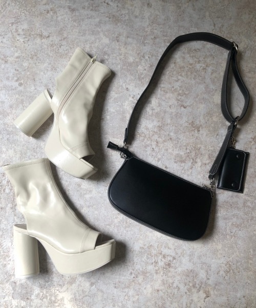 ENVYM（アンビー）の「ポーチコンビステッチＢＡＧ（ショルダーバッグ・レディース・ブラック・FREE）」の2枚目の写真