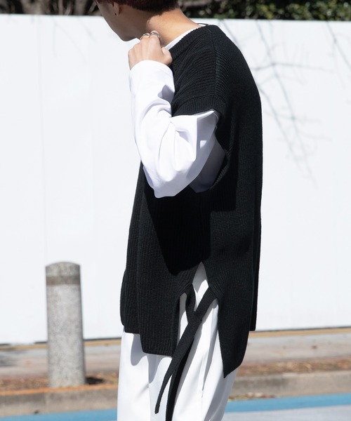 Adoon plain（アドーンプレーン）の「【Adoon plain】サイドムスビニットベスト（ベスト・メンズ・アイボリー/ブラック/オレンジ・MEDIUM/LARGE）」の3枚目の写真