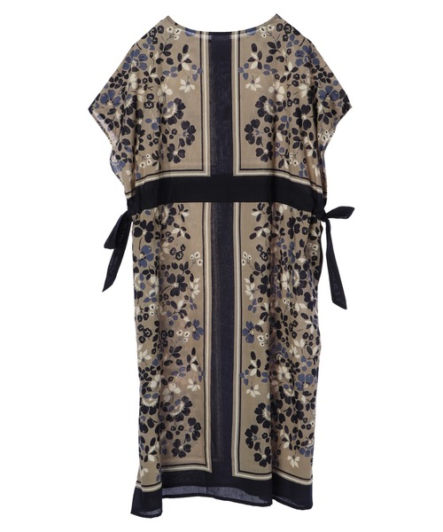 CRAFT STANDARD BOUTIQUE(クラフトスタンダードブティック)の「Flowerパネル柄ドロストワンピース *◇(ワンピース・レディース・ブラック/ネイビー・FREE)」の4枚目の写真