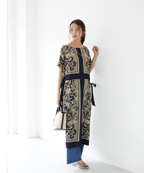 CRAFT STANDARD BOUTIQUE(クラフトスタンダードブティック)の「Flowerパネル柄ドロストワンピース *◇(ワンピース・レディース・ブラック/ネイビー・FREE)」の10枚目の写真