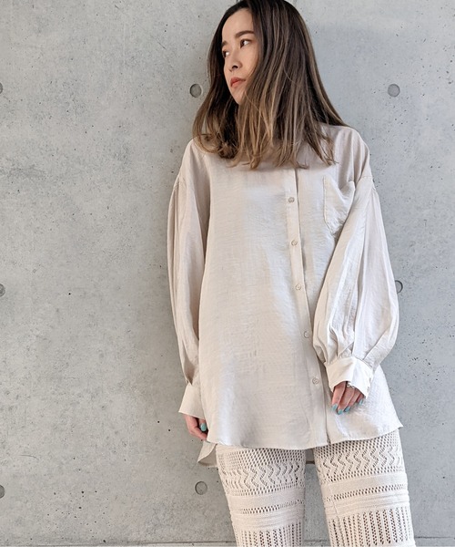 Per sist ence（パーシエンス）の「Per sist ence/パーシエンス　ローンバンドカラーシャツ（シャツ/ブラウス・レディース・グレイッシュベージュ/ブラック/カーキ/アイボリー・FREE）」の3枚目の写真