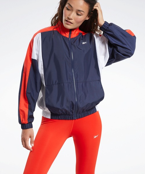 Reebok(リーボック)の「トレーニング エッセンシャルズ ウーブン リニアロゴジャケット / Training Essentials Woven Linear Logo Jacket(ブルゾン・レディース・ブラック/ネイビー・LARGE/X-LARGE/MEDIUM/SMALL/X-SMALL)」の1枚目の写真