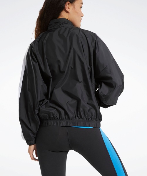 Reebok(リーボック)の「トレーニング エッセンシャルズ ウーブン リニアロゴジャケット / Training Essentials Woven Linear Logo Jacket(ブルゾン・レディース・ブラック/ネイビー・LARGE/X-LARGE/MEDIUM/SMALL/X-SMALL)」の8枚目の写真