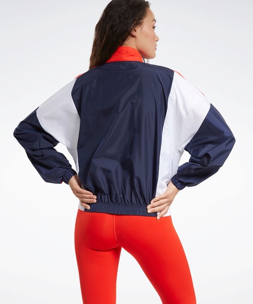 Reebok(リーボック)の「トレーニング エッセンシャルズ ウーブン リニアロゴジャケット / Training Essentials Woven Linear Logo Jacket(ブルゾン・レディース・ブラック/ネイビー・LARGE/X-LARGE/MEDIUM/SMALL/X-SMALL)」の3枚目の写真