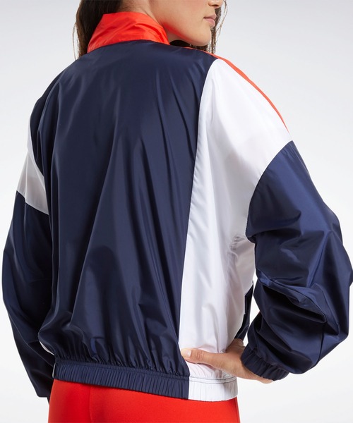 Reebok(リーボック)の「トレーニング エッセンシャルズ ウーブン リニアロゴジャケット / Training Essentials Woven Linear Logo Jacket(ブルゾン・レディース・ブラック/ネイビー・LARGE/X-LARGE/MEDIUM/SMALL/X-SMALL)」の6枚目の写真