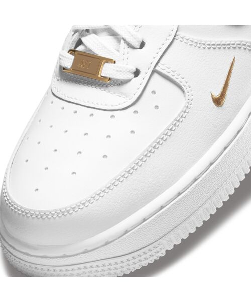 NIKE（ナイキ）の「ナイキ エア フォース 1 '07 エッセンシャル ウィメンズシューズ / スニーカー/ Nike Air Force 1 '07 Essential Women's Shoe（スニーカー・レディース・ホワイト/ホワイト系その他4・22/22.5/26/24.5/24/23/25/25.5/23.5）」の8枚目の写真