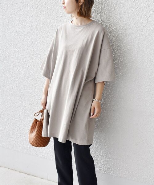 SHIPS（シップス）の「【WEB限定】〈UVカット〉USAコットンサイズチョイススリットTEE◇（Tシャツ/カットソー・レディース・オフホワイト/ブラック/チャコールグレー/ベージュ系その他/グリーン/ライトグリーン/スカイブルー/ダークオリーブ/マスタード・SMALL/MEDIUM/LARGE）」の5枚目の写真