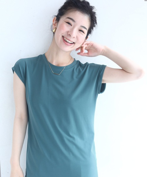 cawaii(カワイイ)の「ちょい袖 艶感カットソー(Tシャツ/カットソー・レディース・レッド/ブルー/アイボリー/ブラック・FREE)」の1枚目の写真