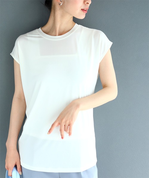 cawaii(カワイイ)の「ちょい袖 艶感カットソー(Tシャツ/カットソー・レディース・レッド/ブルー/アイボリー/ブラック・FREE)」の2枚目の写真