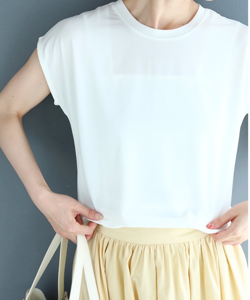 cawaii(カワイイ)の「ちょい袖 艶感カットソー(Tシャツ/カットソー・レディース・レッド/ブルー/アイボリー/ブラック・FREE)」の7枚目の写真