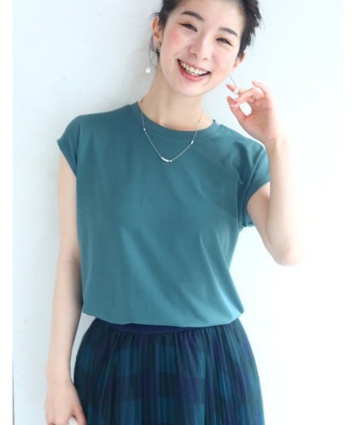 cawaii(カワイイ)の「ちょい袖 艶感カットソー(Tシャツ/カットソー・レディース・レッド/ブルー/アイボリー/ブラック・FREE)」の10枚目の写真