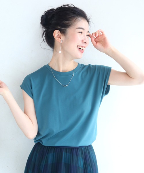 cawaii(カワイイ)の「ちょい袖 艶感カットソー(Tシャツ/カットソー・レディース・レッド/ブルー/アイボリー/ブラック・FREE)」の12枚目の写真