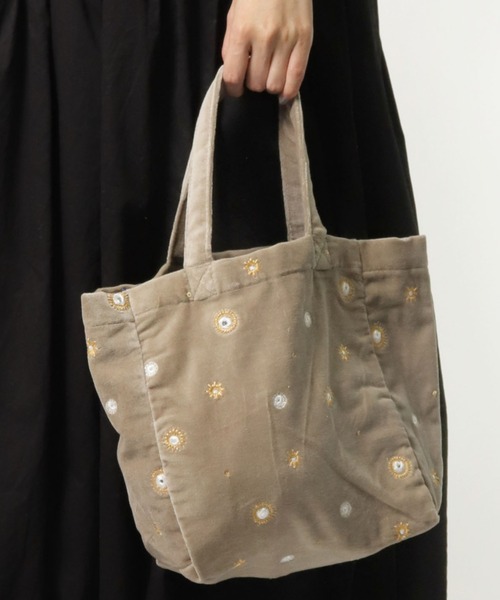 salle de bal(サルデバル)の「【 Craft India by PEAPOD 】刺繍&ビーズバッグ ミラーミラー / リーフネスト バックM FRH(トートバッグ・レディース・ライトグレー/カーキ/イエロー/ダークグレー・FREE)」の2枚目の写真