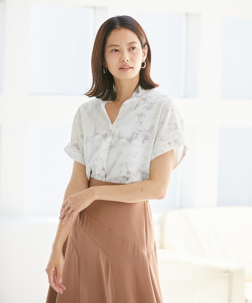 Rewde(ルゥデ)の「【TV着用】マーブルプリントスキッパーシャツ(1R13-08150)(シャツ/ブラウス・レディース・ベージュ/グレー/ピンク・M)」の2枚目の写真