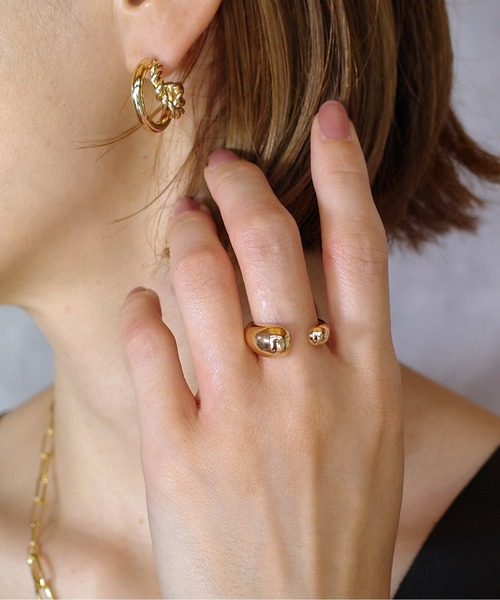 SIGNAL(シグナル)の「【SIGNAL/シグナル】Knot Hoop Pierce / ノットフープピアス(ピアス(両耳用)・レディース・ゴールド/シルバー・FREE)」の7枚目の写真