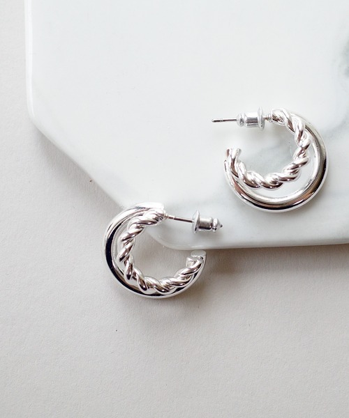 SIGNAL(シグナル)の「【SIGNAL/シグナル】Knot Hoop Pierce / ノットフープピアス(ピアス(両耳用)・レディース・ゴールド/シルバー・FREE)」の19枚目の写真