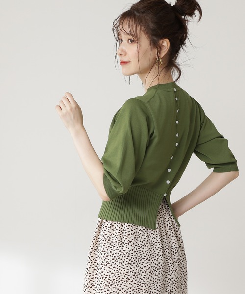 N.(N. Natural Beauty Basic)(エヌエヌナチュラルビューティーベーシック)の「◆バックボタンスリットニット(ニット/セーター・レディース・ブラウン/クリーム/グリーン・MEDIUM)」の3枚目の写真