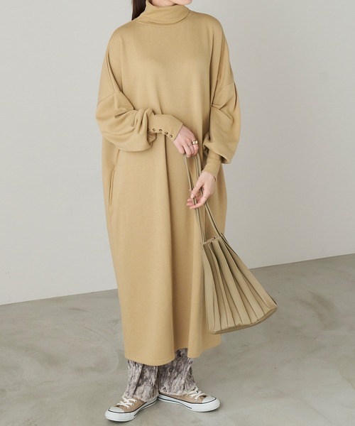 Chaco closet（チャコ クローゼット）の「オーバーサイズ タートルネック 袖口ボタン 裏毛ロングワンピース（ワンピース・レディース・チャコールグレー/アイボリー/オレンジ/グリーン系その他/ベージュ・FREE）」の8枚目の写真