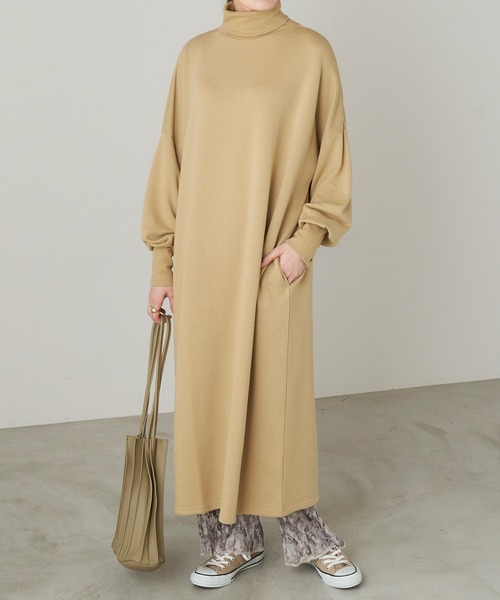 Chaco closet（チャコ クローゼット）の「オーバーサイズ タートルネック 袖口ボタン 裏毛ロングワンピース（ワンピース・レディース・チャコールグレー/アイボリー/オレンジ/グリーン系その他/ベージュ・FREE）」の9枚目の写真