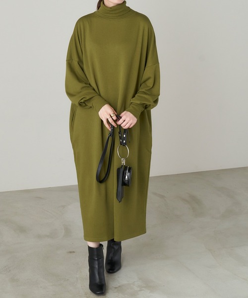 Chaco closet（チャコ クローゼット）の「オーバーサイズ タートルネック 袖口ボタン 裏毛ロングワンピース（ワンピース・レディース・チャコールグレー/アイボリー/オレンジ/グリーン系その他/ベージュ・FREE）」の13枚目の写真