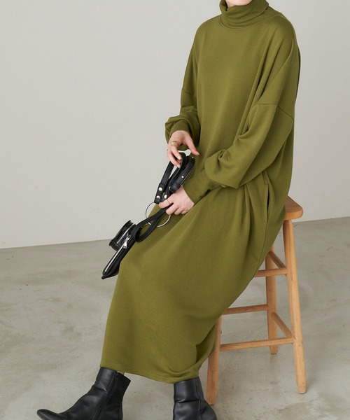 Chaco closet（チャコ クローゼット）の「オーバーサイズ タートルネック 袖口ボタン 裏毛ロングワンピース（ワンピース・レディース・チャコールグレー/アイボリー/オレンジ/グリーン系その他/ベージュ・FREE）」の11枚目の写真