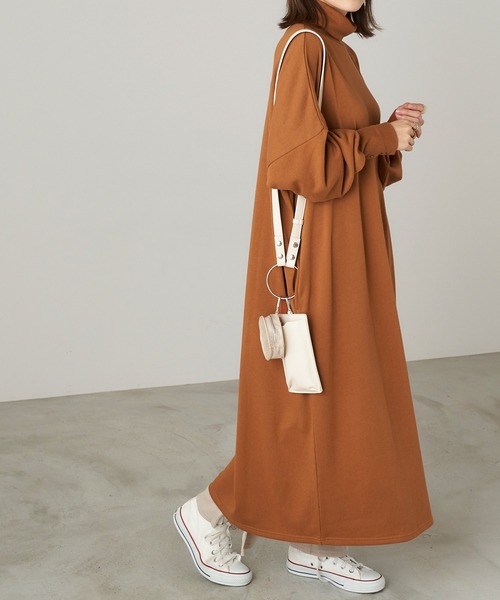 Chaco closet（チャコ クローゼット）の「オーバーサイズ タートルネック 袖口ボタン 裏毛ロングワンピース（ワンピース・レディース・チャコールグレー/アイボリー/オレンジ/グリーン系その他/ベージュ・FREE）」の17枚目の写真