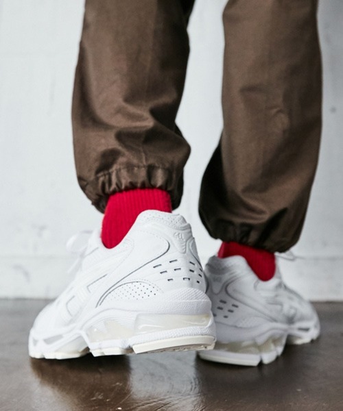 ASICS（アシックス）の「GEL-KAYANO 14 (ゲルカヤノ 14)【直営店限定】（スニーカー・メンズ・ホワイト系その他/ブラック×グレー・25.5/26.5/27/29/28.5/30/27.5/24.5/24/25/23.5/26/28/23）」の5枚目の写真