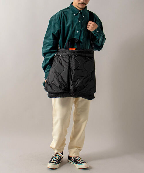 UNIVERSAL OVERALL（ユニバーサルオーバーオール）の「【UNIVERSAL OVERALL】3WAY キルティングヘルメットバッグ#UVO-109（ショルダーバッグ・メンズ・オリーブ/ブラック・FREE）」の16枚目の写真