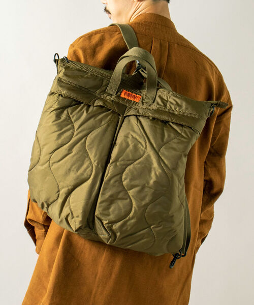 UNIVERSAL OVERALL（ユニバーサルオーバーオール）の「【UNIVERSAL OVERALL】3WAY キルティングヘルメットバッグ#UVO-109（ショルダーバッグ・メンズ・オリーブ/ブラック・FREE）」の6枚目の写真