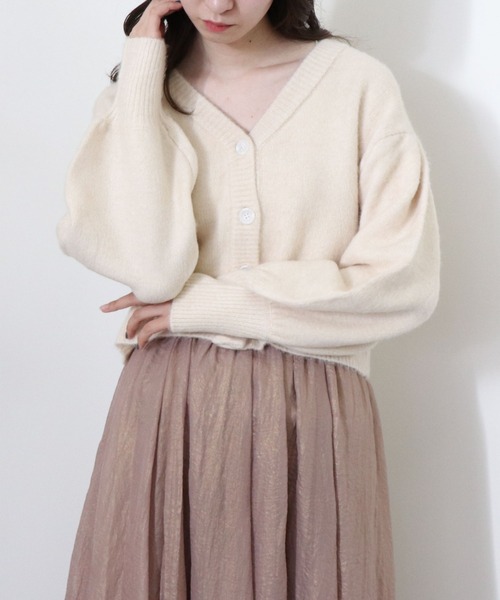 archives（アルシーヴ）の「【setupにも】短丈ボリュームスリーブカーディガン（ニット/セーター・レディース・グレイッシュベージュ/モカ/アイボリー/ブラック/グリーン/ブラウン・MEDIUM）」の2枚目の写真