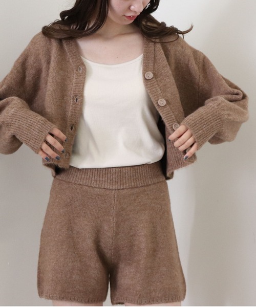 archives（アルシーヴ）の「【setupにも】短丈ボリュームスリーブカーディガン（ニット/セーター・レディース・グレイッシュベージュ/モカ/アイボリー/ブラック/グリーン/ブラウン・MEDIUM）」の5枚目の写真