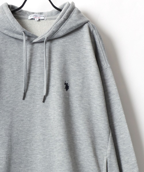 U.S. POLO ASSN.(ユーエスポロアッスン)の「U.S. POLO ASSN./ユーエスポロアッスン 別注 オーバーサイズ 裏毛 ロゴ ワンポイント刺繍 スウェット パーカー フーディー/長袖 トップス プルオーバー/レディース メンズ(パーカー・メンズ・ホワイト/ブラック/ダークグリーン/ベージュ/ネイビー/サックスブルー/グリーン/オートミール/グレー/チャコールグレー・LL/M/L)」の4枚目の写真